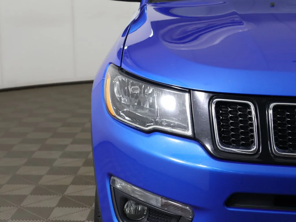 Used 2019 Laser Blue Pearlcoat Jeep Latitude image 10