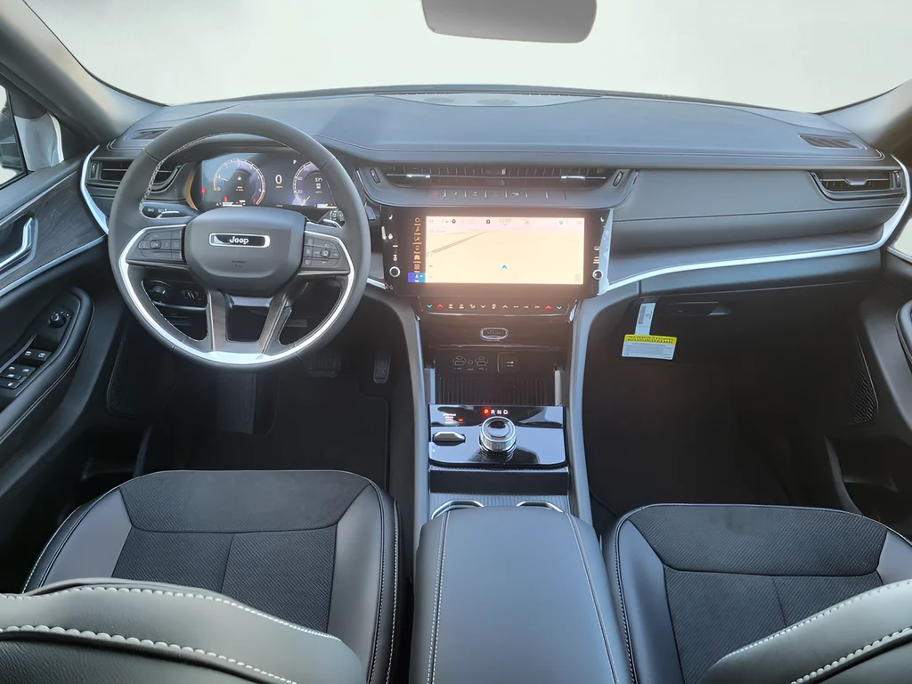 New 2026 White/off-white Jeep Laredo Altitude image 12