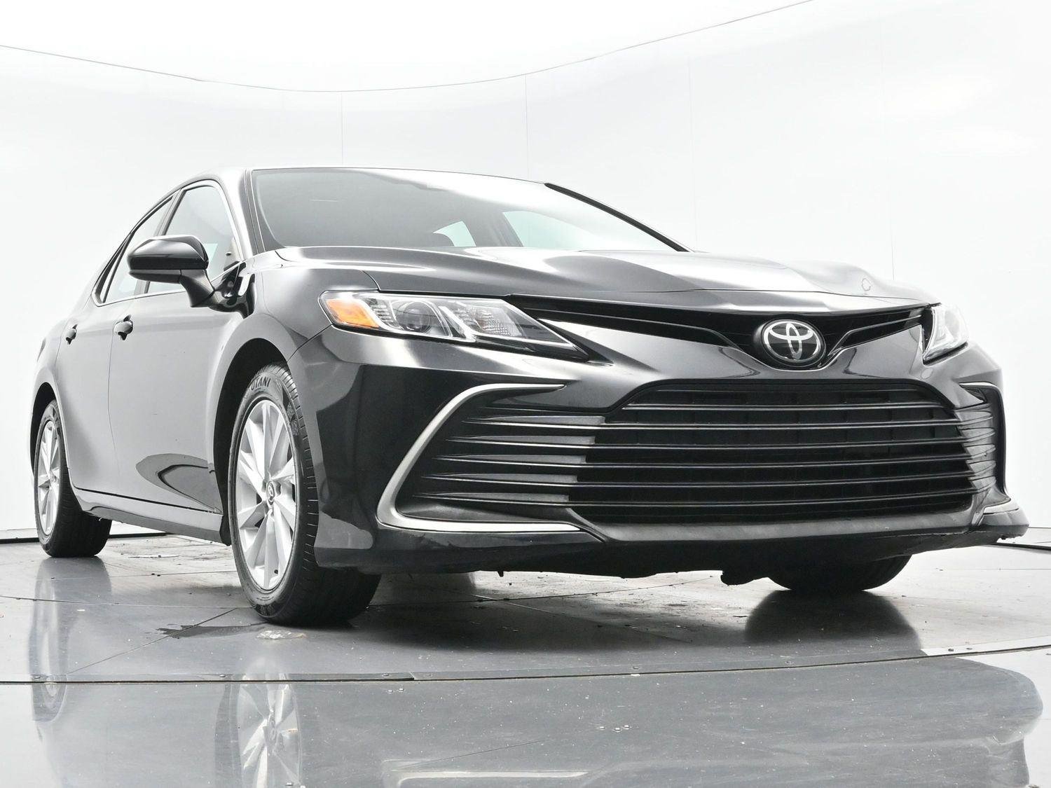 Used 2022 Midnight Black Metallic Toyota LE image 41