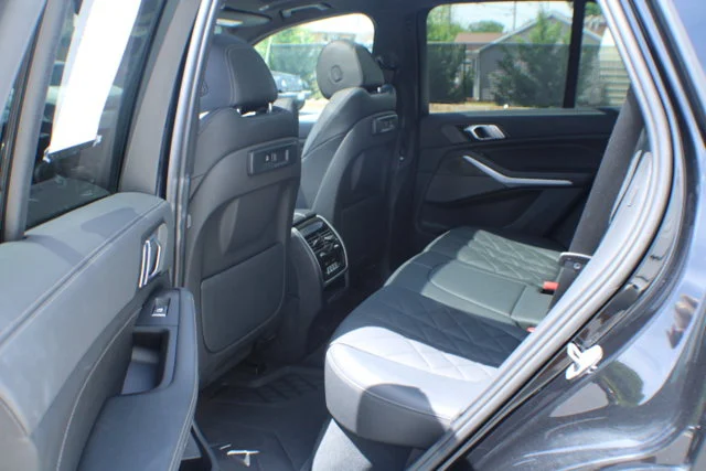 Used 2023 Black Sapphire Metallic BMW xDrive40i image 15