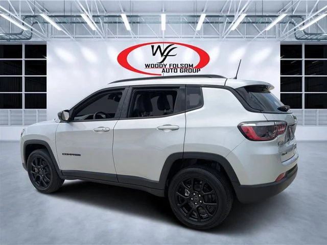 New 2026 Silver Zynith Metallic Clear-Coat Exterior Paint Jeep Latitude image 5