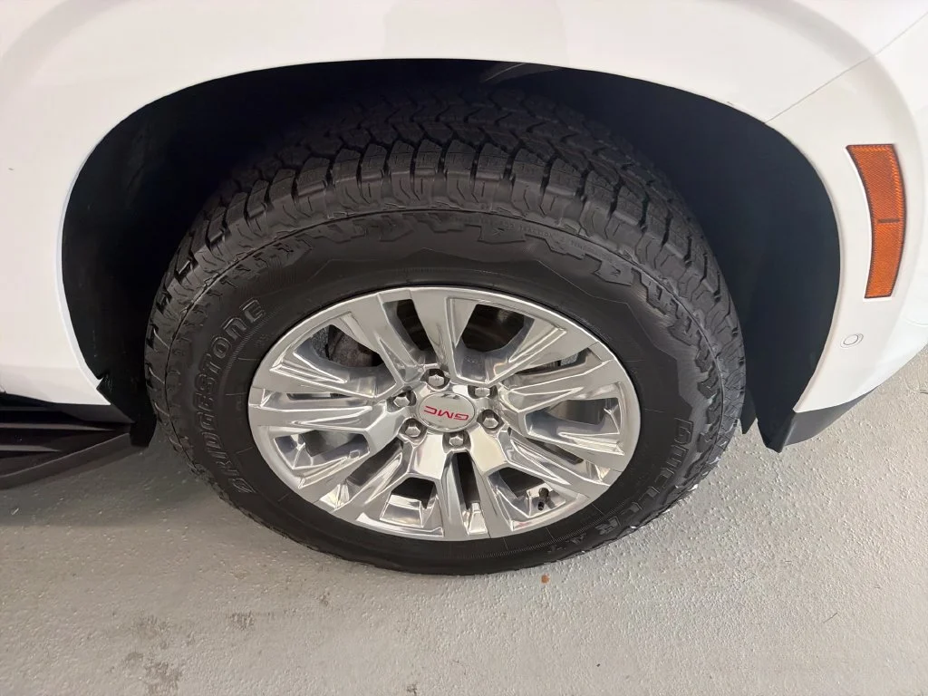 Used 2025 Summit White GMC Denali image 4