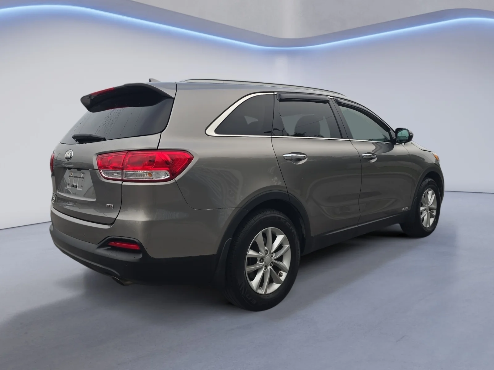 Used 2018 Titanium Silver Kia LX image 6