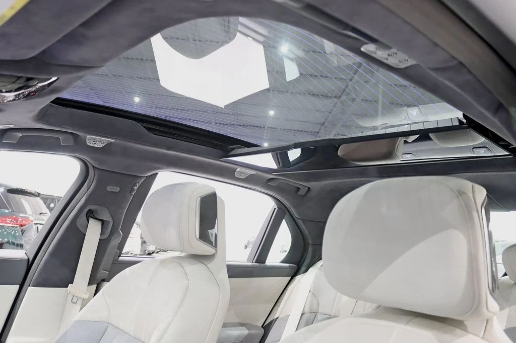 Used 2024 White BMW 760i xDrive image 36