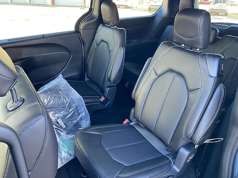 2026 Chrysler Pacifica Select - Photo 20