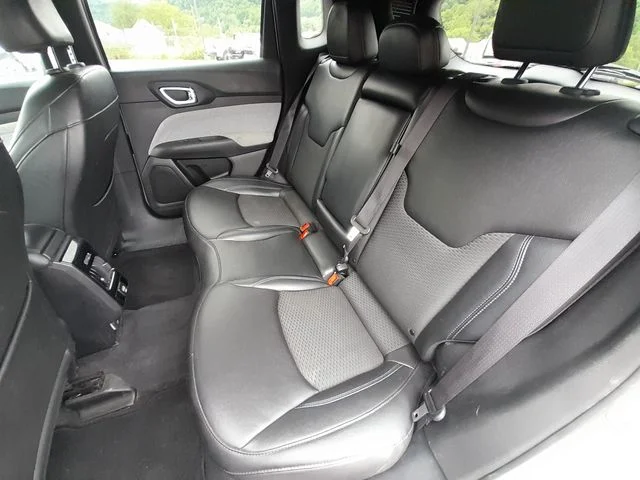 Used 2024 Silver Jeep Latitude image 32