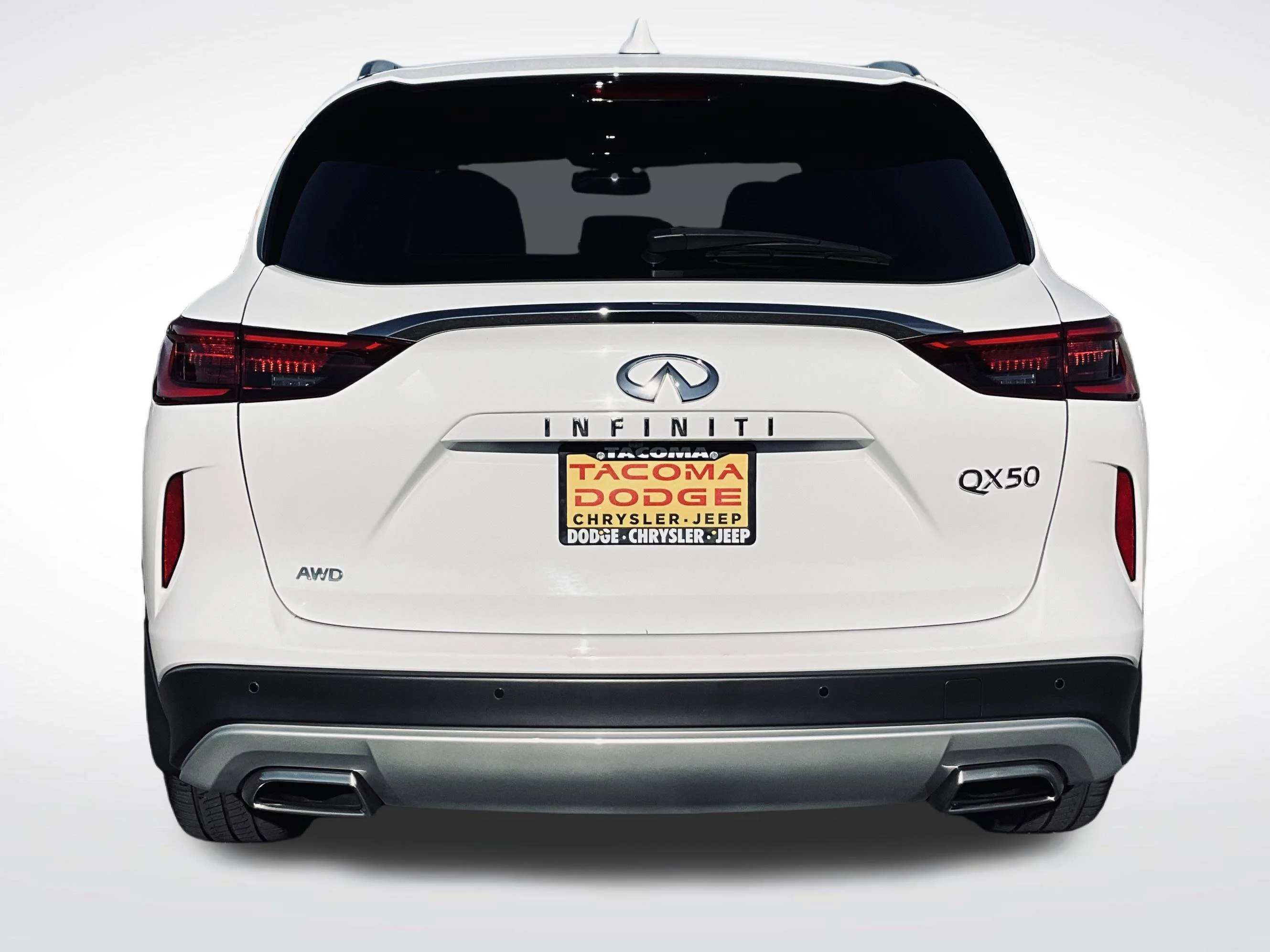 Used 2021 White INFINITI LUXE image 5