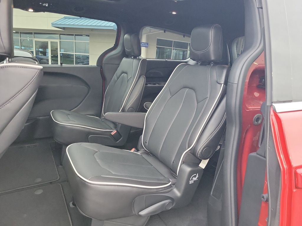 New 2026 Red Hot Pearl-Coat Exterior Paint Chrysler Limited image 12