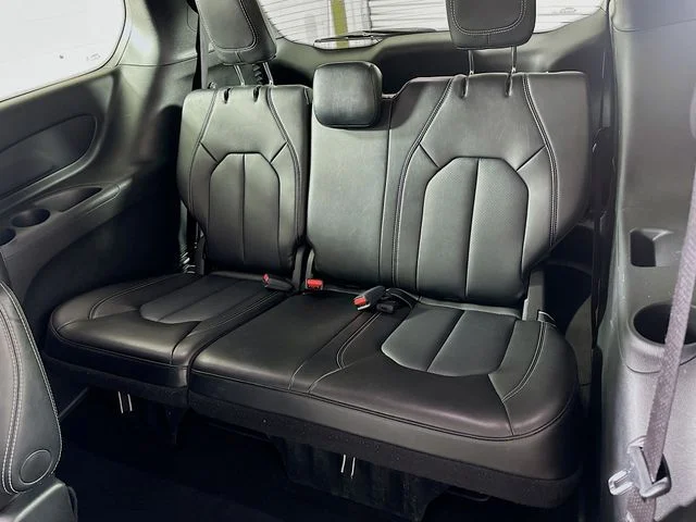 Certified Pre-Owned 2025 Chrysler Pacifica Select