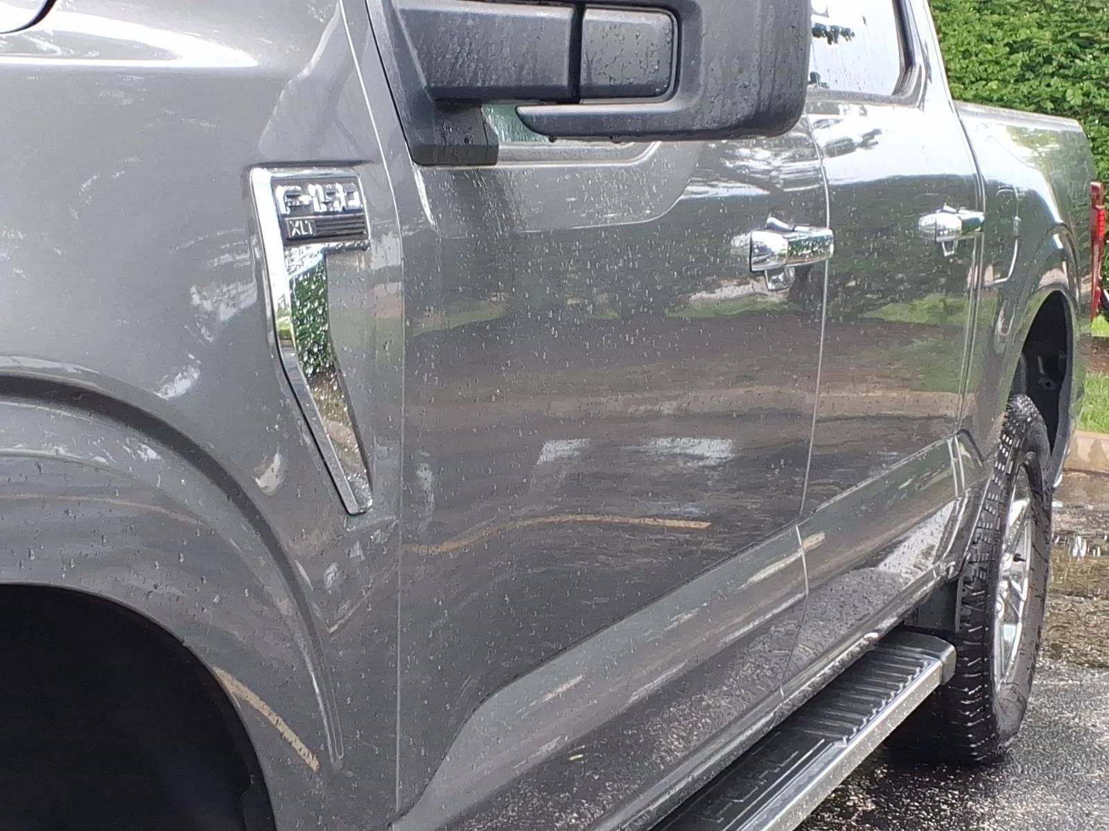 Used 2025 Gray Metallic Ford XLT image 34