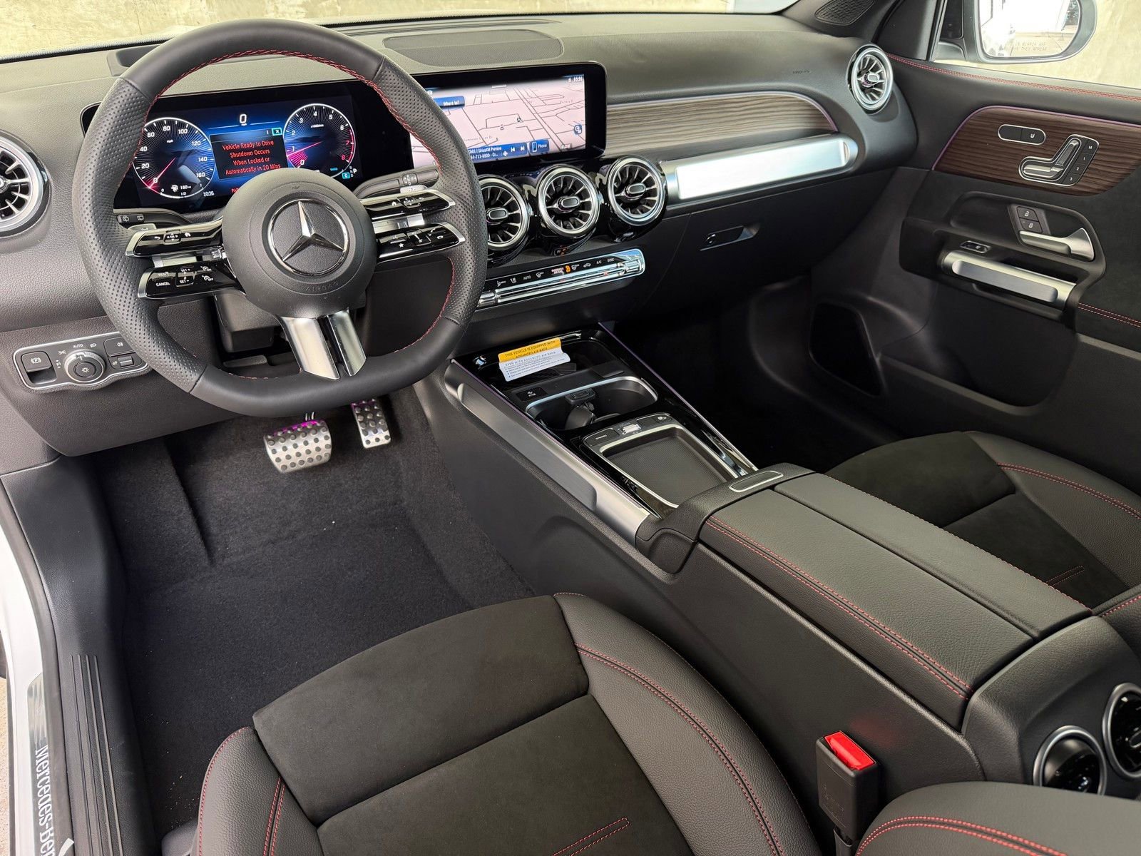New 2026 Polar White Mercedes-Benz GLB 250 image 31