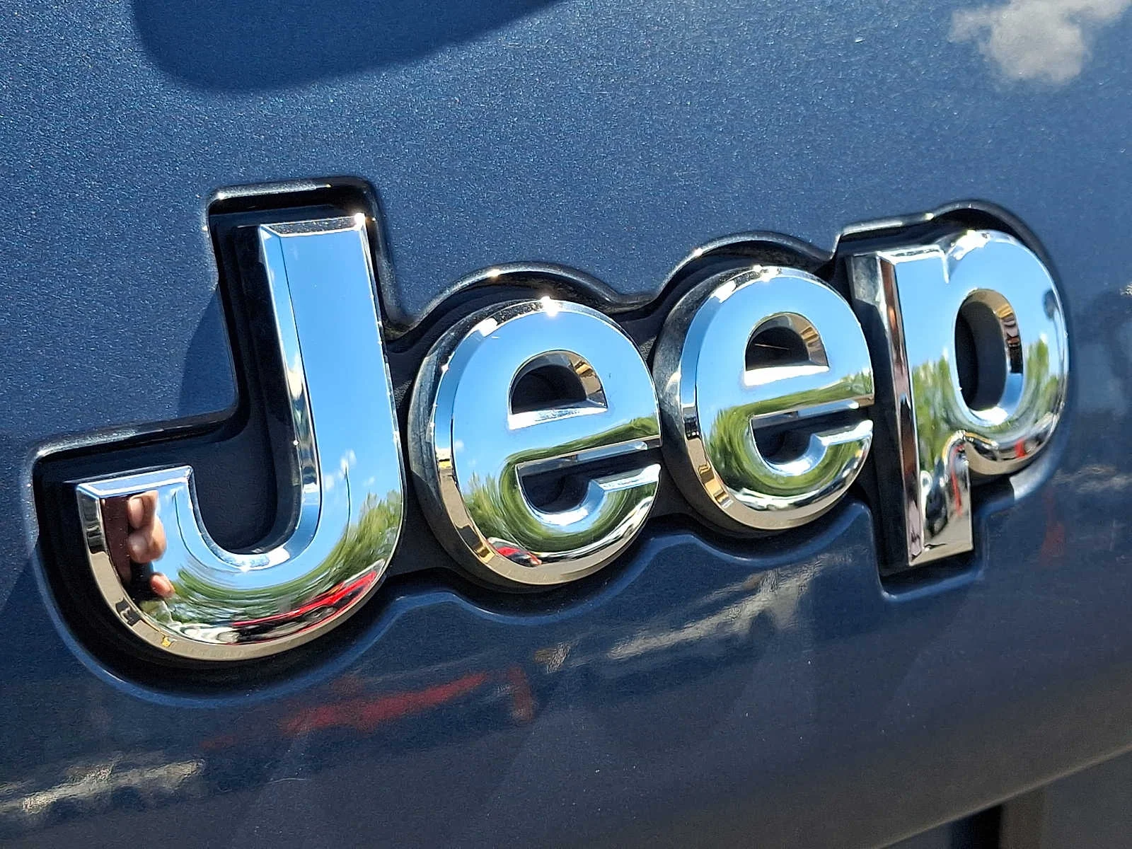 Used 2021 Slate Blue Pearlcoat Jeep Latitude Lux image 31