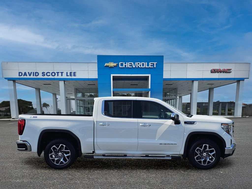 Used 2025 Summit White GMC SLT image 8