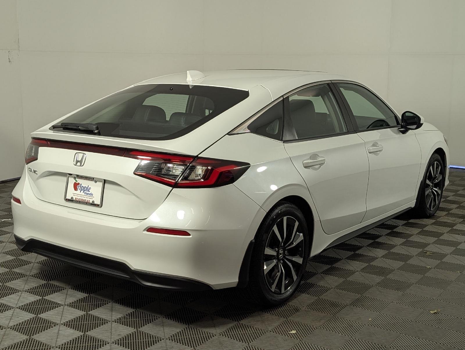 2024 Honda Civic Hatchback EX-L - Photo 6