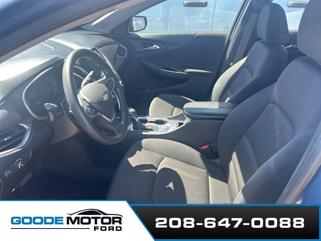 Used 2024 Lakeshore Blue Metallic Chevrolet LT image 4