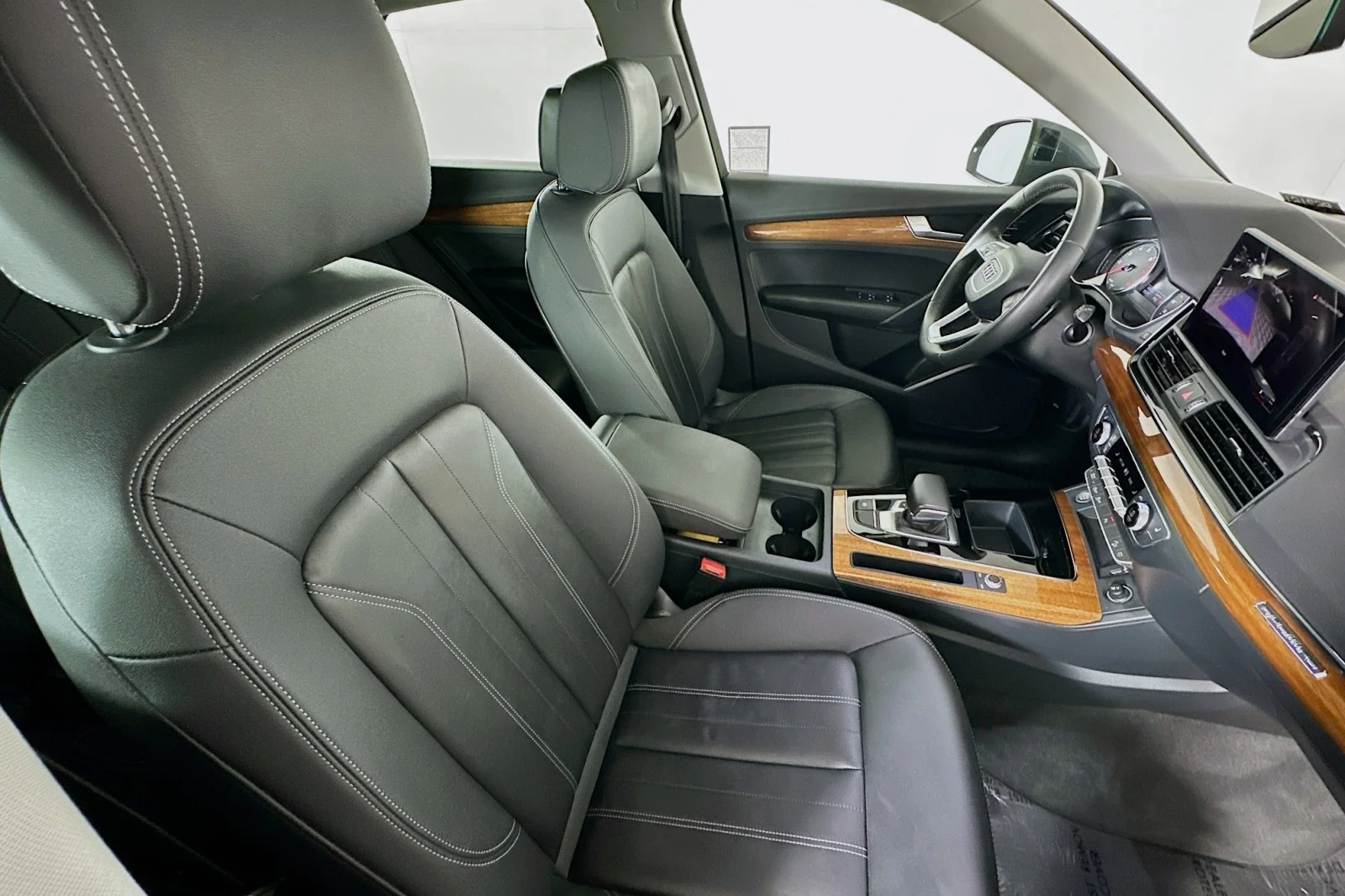 Used 2023 Daytona Gray Pearl Effect Audi S line Premium image 8
