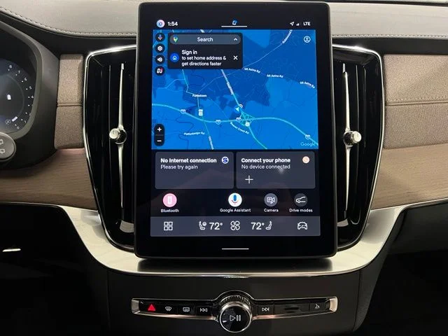 New 2026 Crystal White Volvo Plus image 16