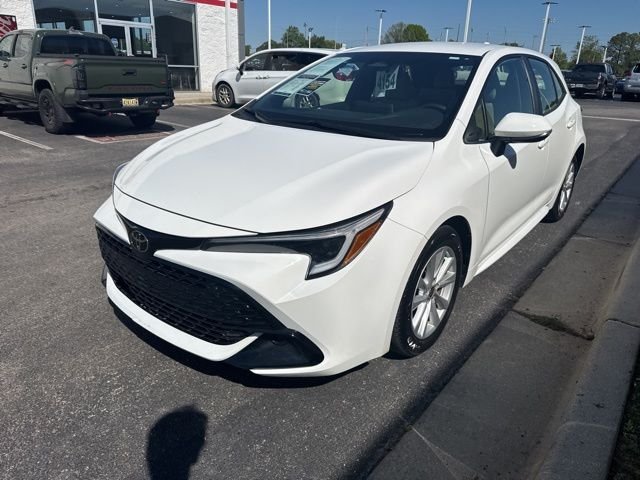 Used 2024 White Toyota SE image 3