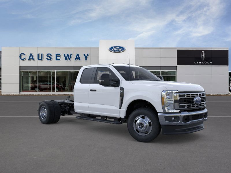 New 2026 Oxford White Ford F-350® XL image 30