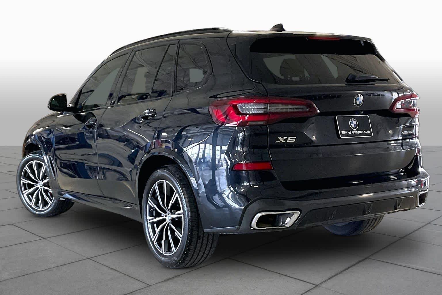 Used 2022 Black Sapphire Metallic BMW sDrive40i image 11