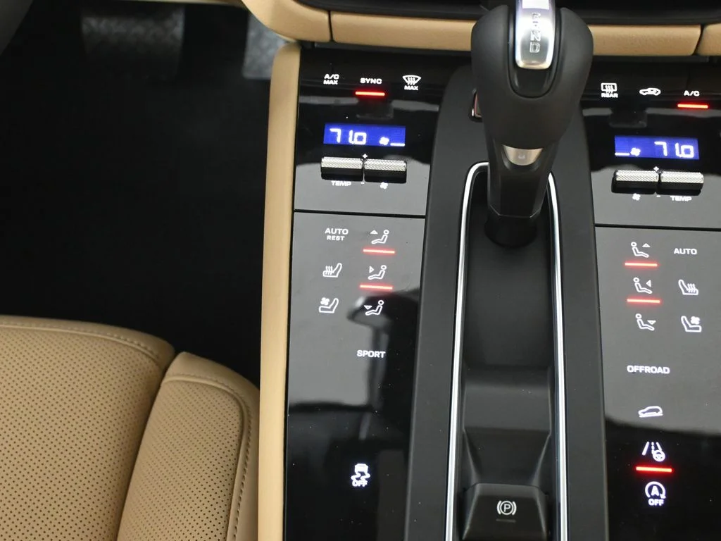 2026 Porsche Macan T - Photo 25