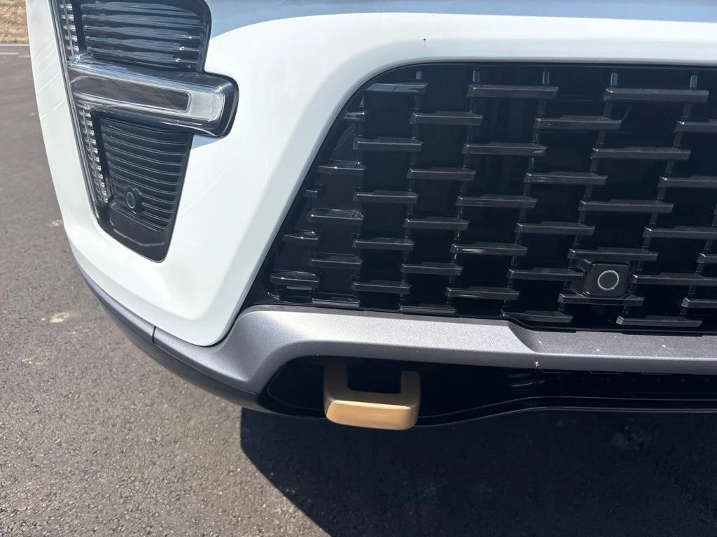 New 2026 Bright White Clear-Coat Exterior Paint Jeep Grand Wagoneer image 9