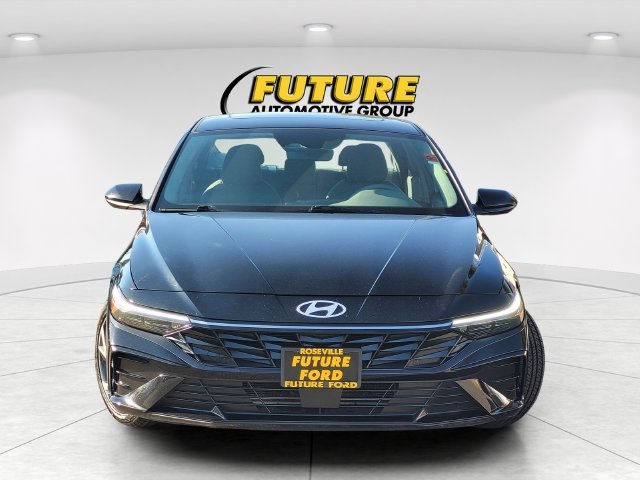 Certified Used 2025 Black Hyundai SEL Convenience image 2