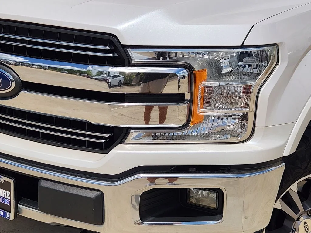 Used 2018 White Platinum Metallic Tri-Coat Ford LARIAT image 11
