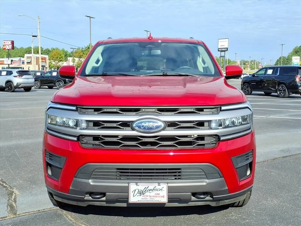 Used 2022 Red Ford XLT image 2