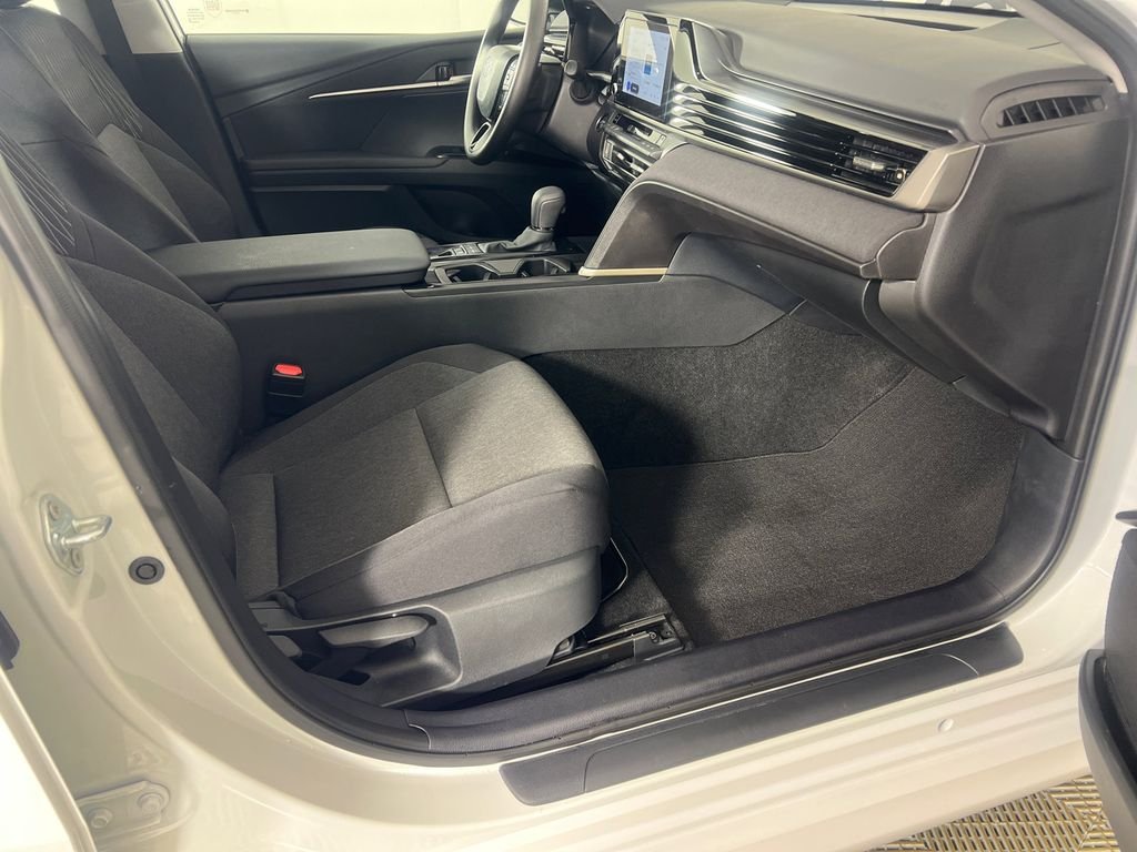 2025 Toyota Camry LE - Photo 13