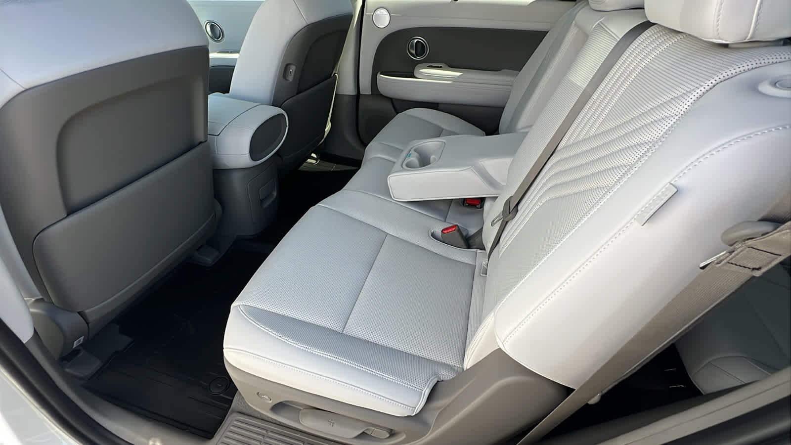 New 2026 Creamy White Pearl Hyundai Blue SEL Premium 8P image 24