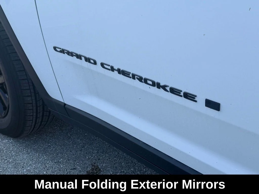 New 2026 Bright White Clear-Coat Exterior Paint Jeep Laredo Altitude image 30
