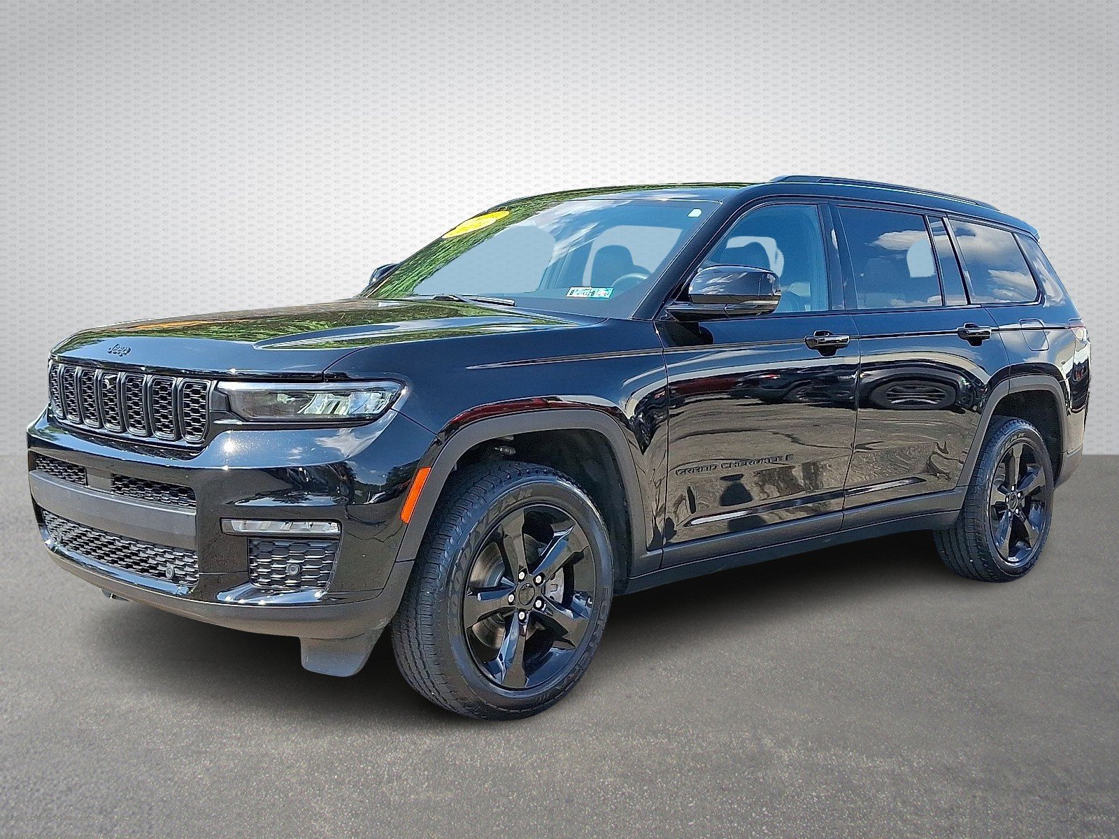Certified Used 2024 Diamond Black Crystal Pearlcoat Jeep Limited 4x4 image 3
