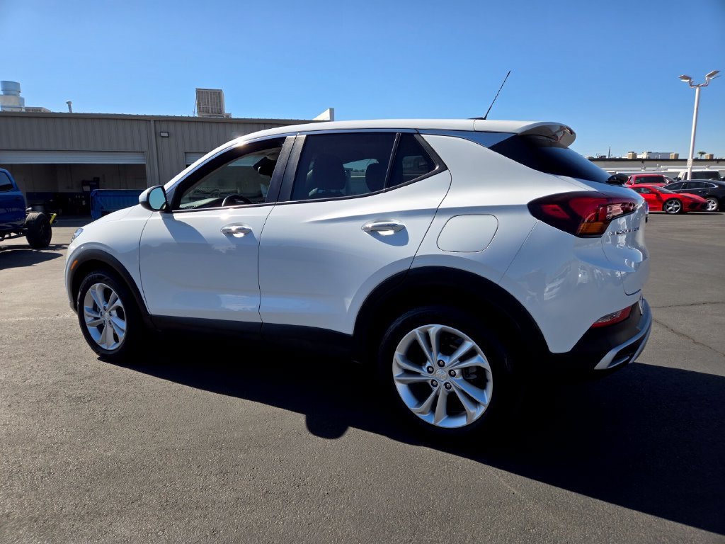 Used 2023 SUMMIT WHITE Buick Preferred image 4