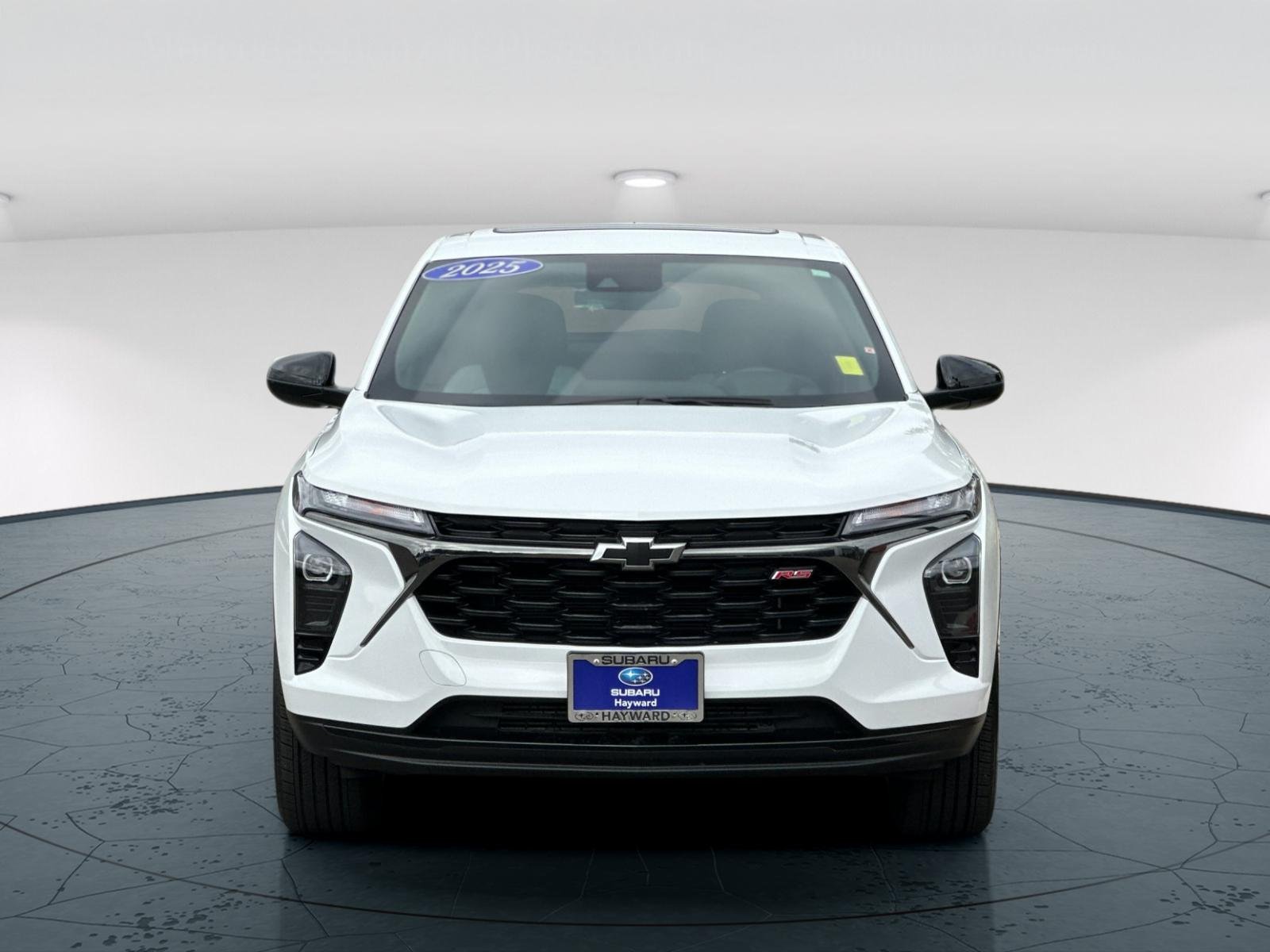 Used 2025 Summit White Chevrolet 1RS 4D Sport Utility image 9