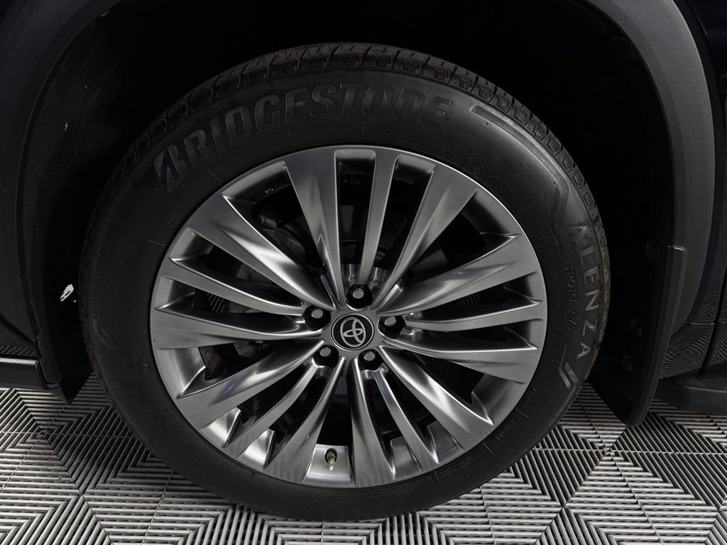 2024 Toyota Highlander Platinum - Photo 11