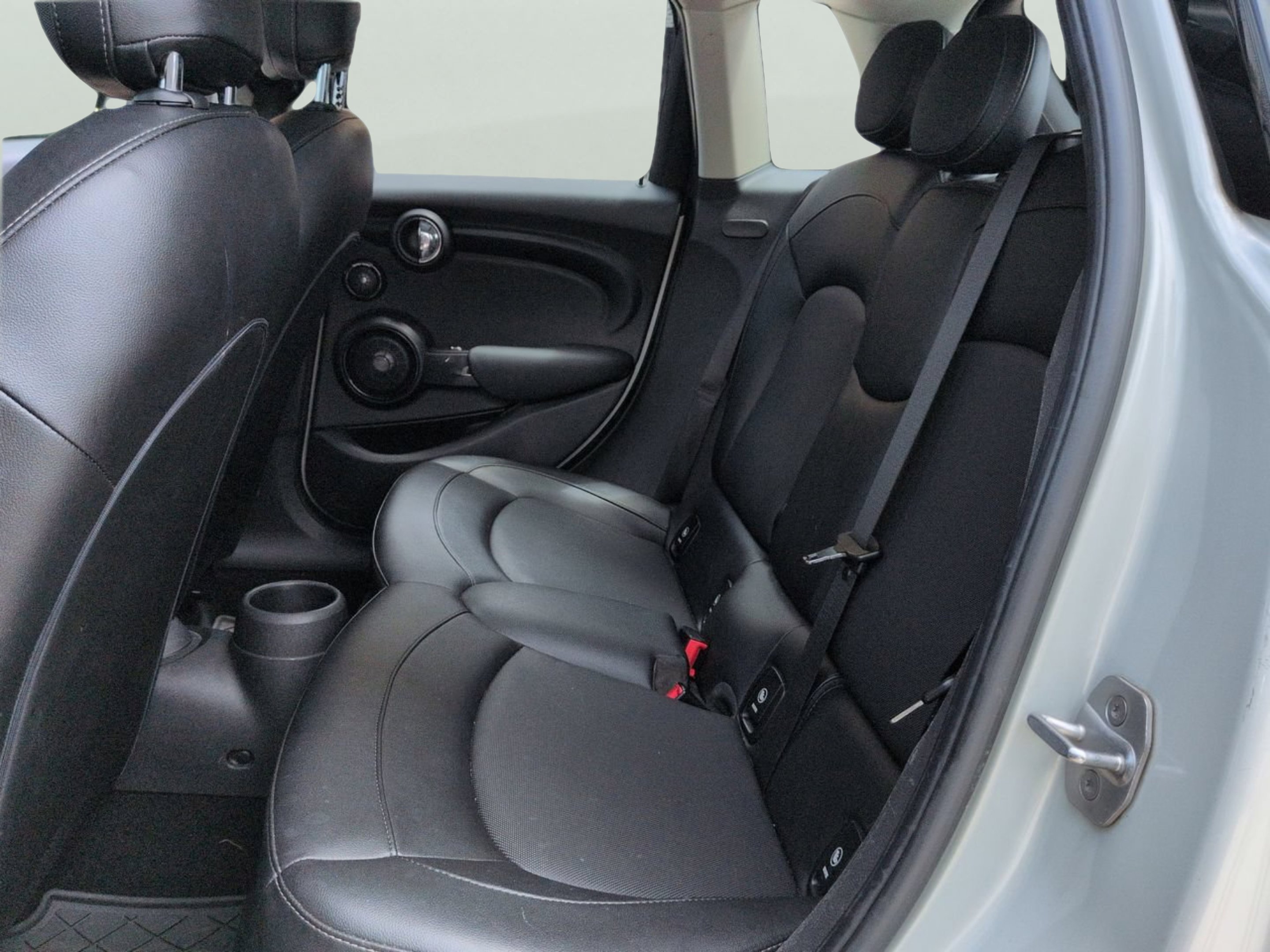 Used 2017 White Silver Metallic MINI Base image 10