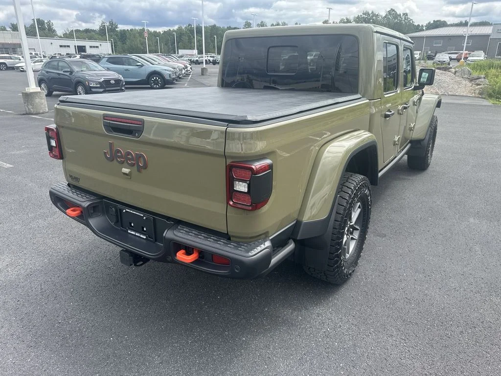 Used 2025 Green Jeep Mojave image 8