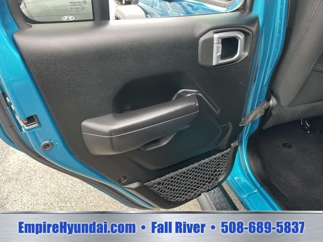 Used 2019 Bikini Pearlcoat Jeep Unlimited Sport S image 16