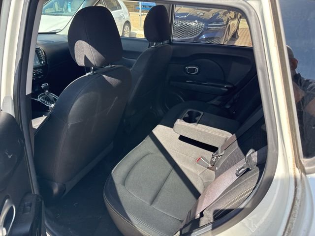 Used 2016 White Kia Plus image 9