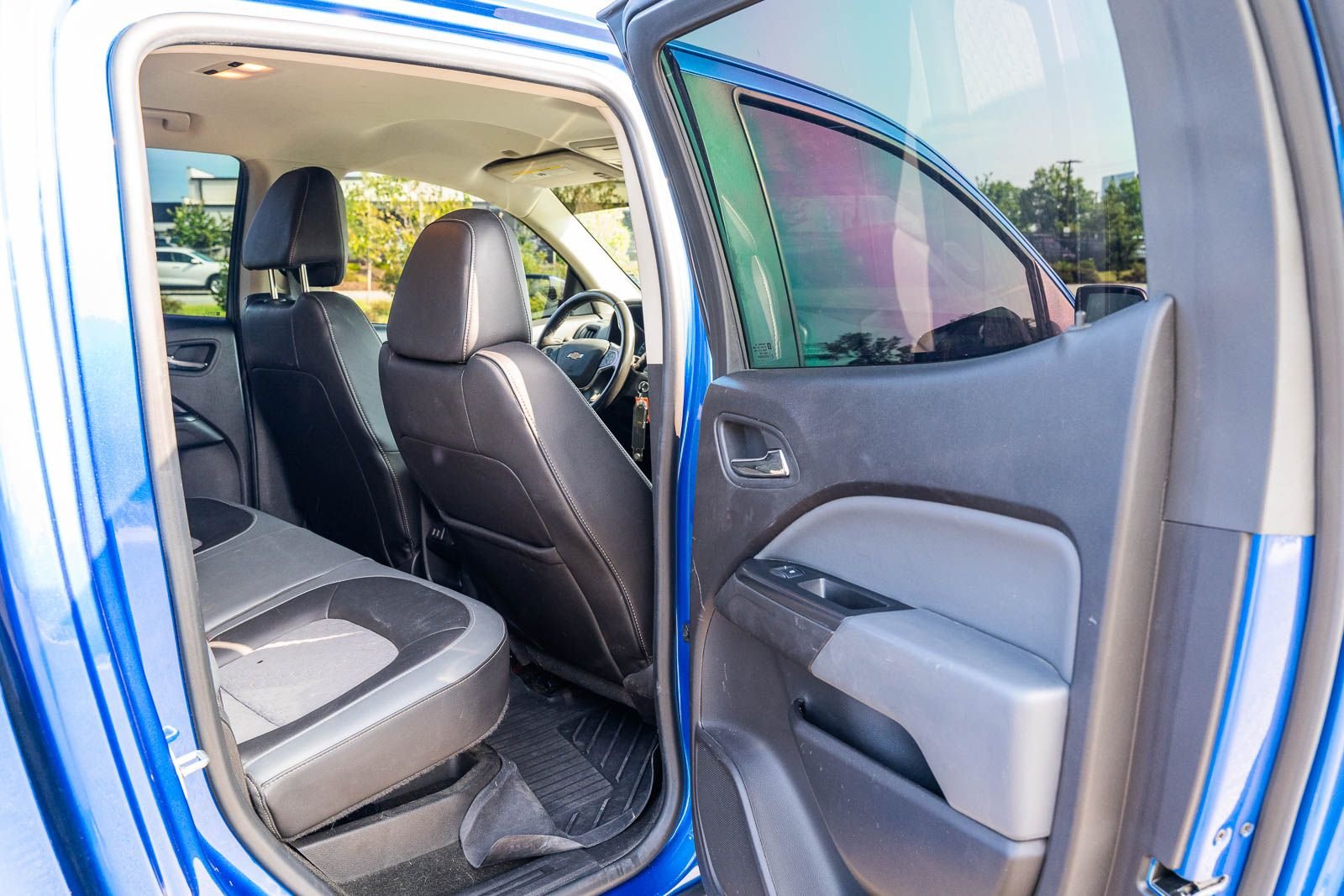 Used 2018 Blue Chevrolet Z71 image 13