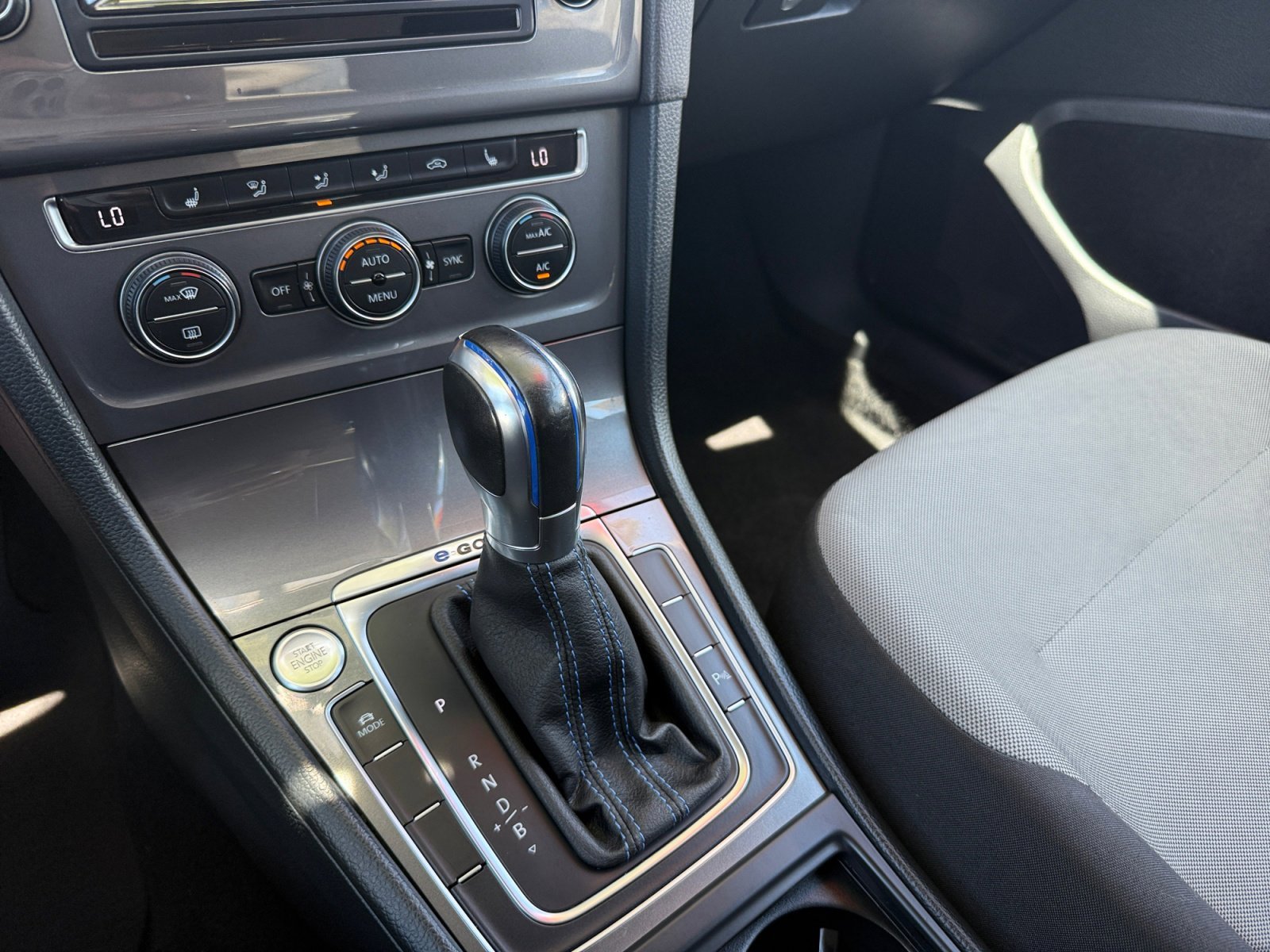 Used 2015 Pure White VOLKSWAGEN Limited Edition image 13
