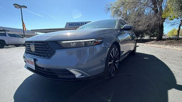 New 2026 Urban Gray Pearl Honda Touring Hybrid image 9