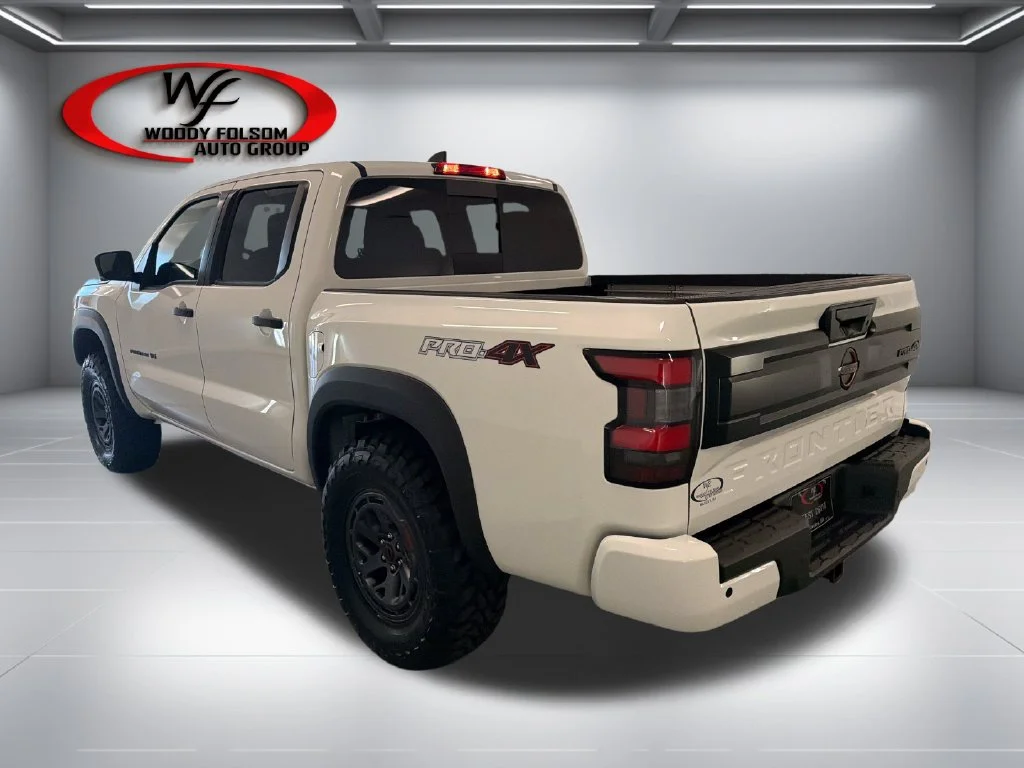 New 2027 White Nissan PRO-4X image 9