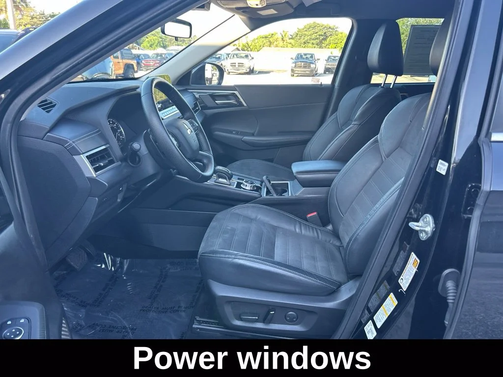 Used 2023 Black Mitsubishi SE image 10