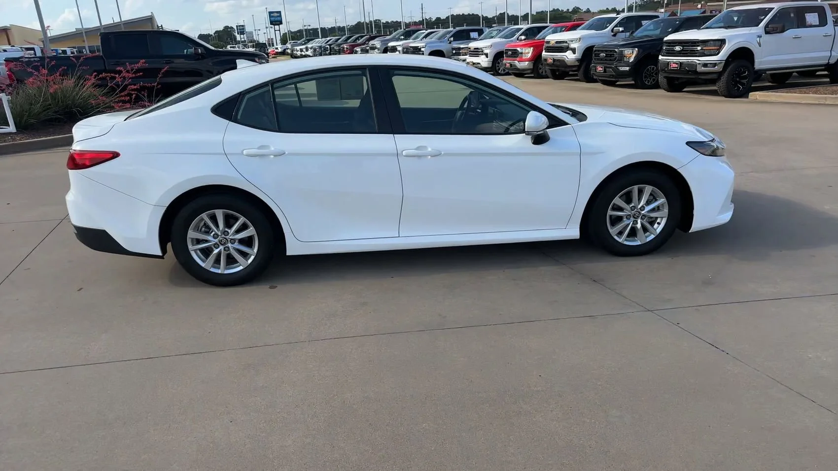 Used 2025 Ice Toyota LE image 2