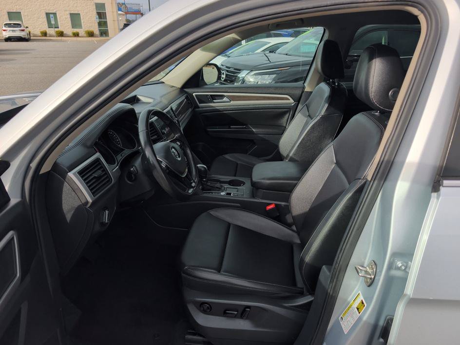 Used 2019 Reflex Silver Metallic Volkswagen 3.6L V6 SE w/Technology image 8