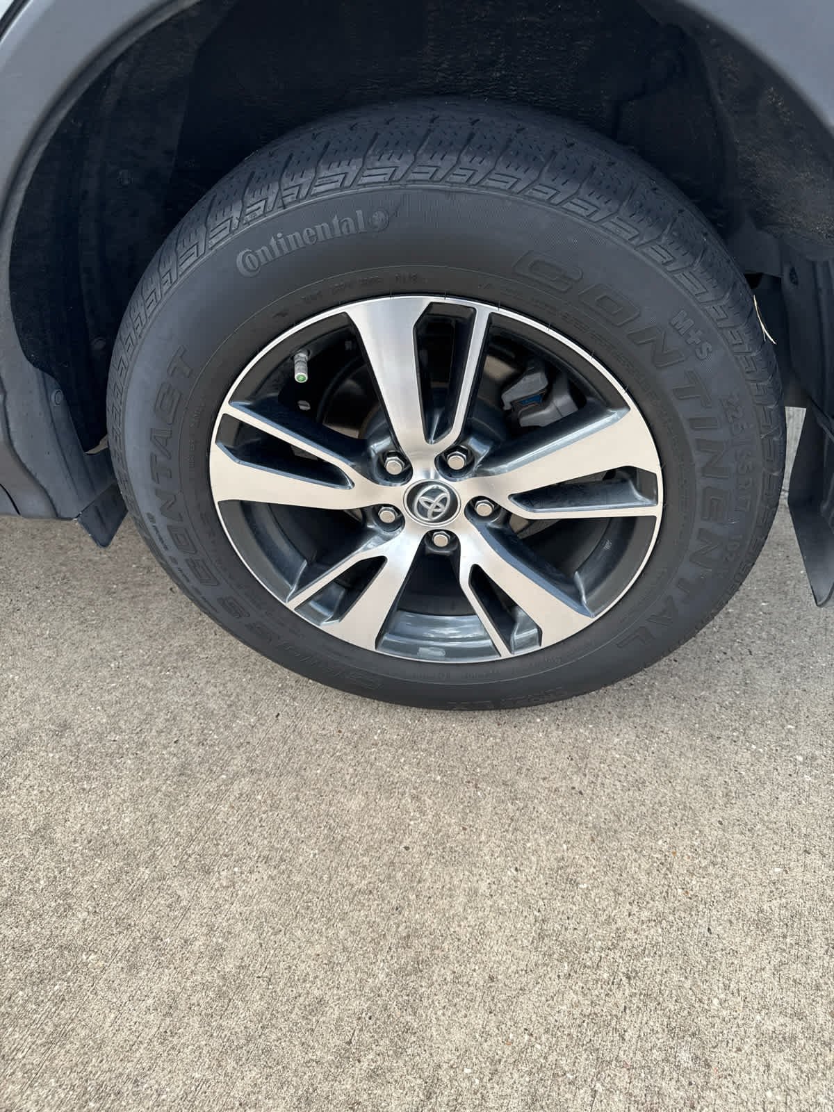 Used 2018 Silver Sky Metallic Toyota XLE image 4