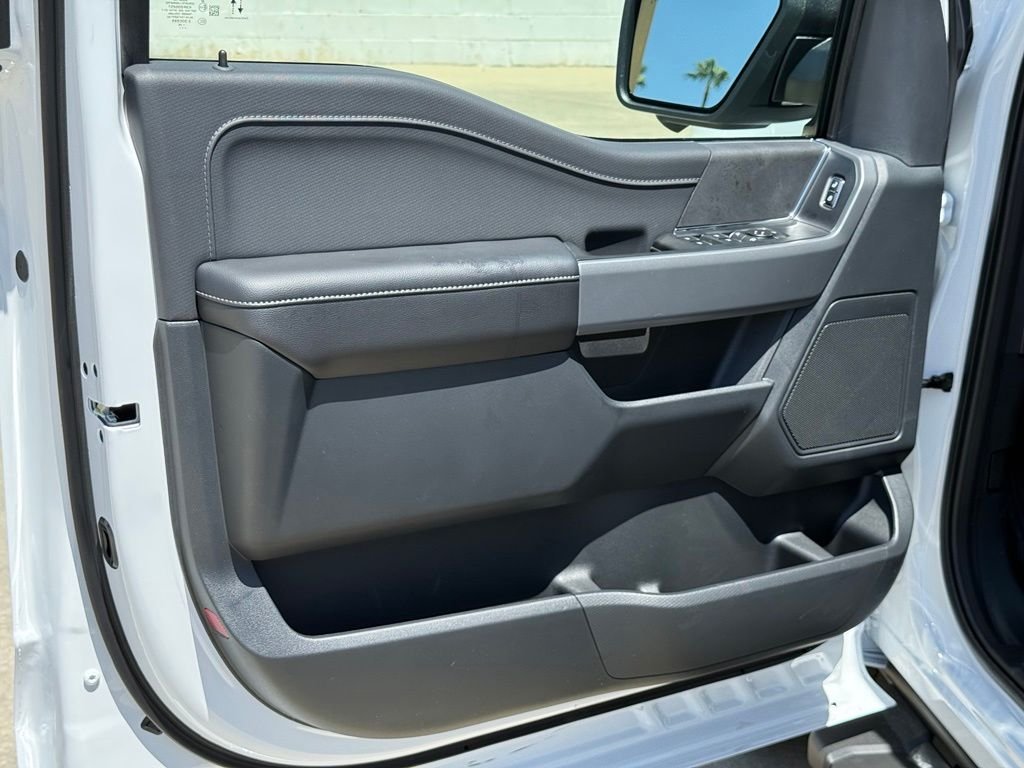 New 2026 Oxford White Ford XLT image 15