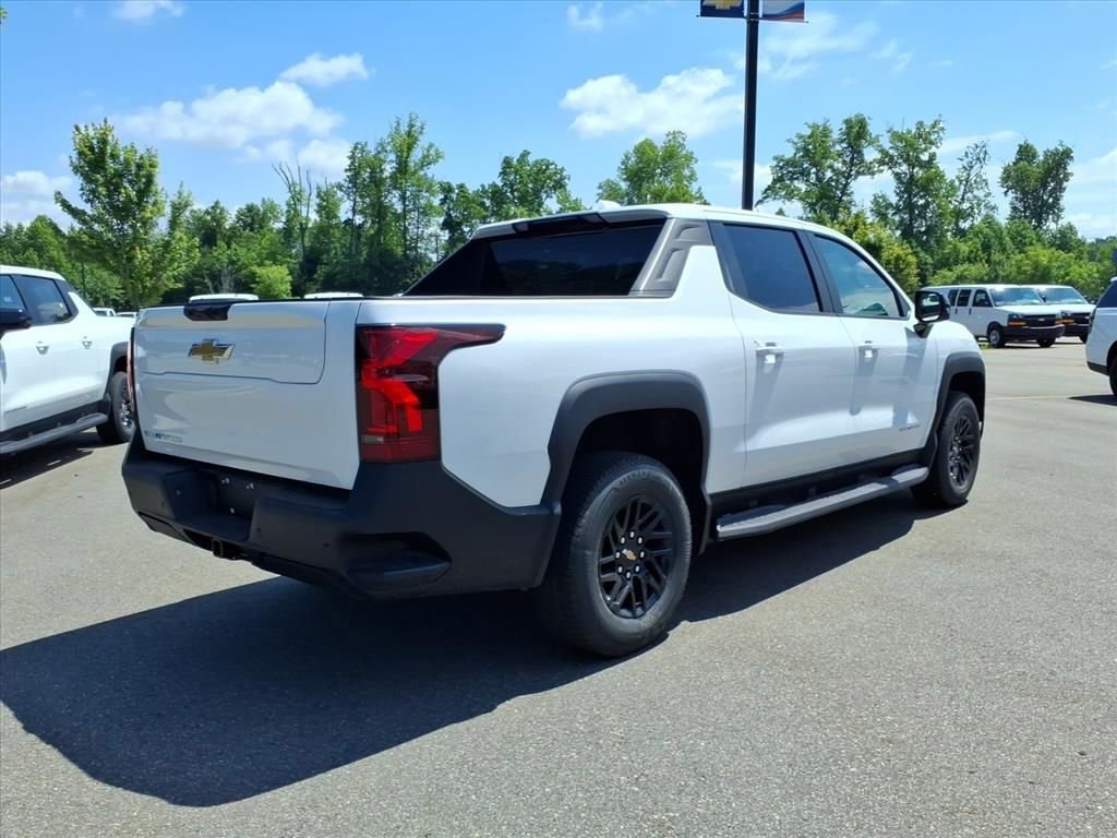 New 2026 Summit White Chevrolet WT - Extended Range image 25